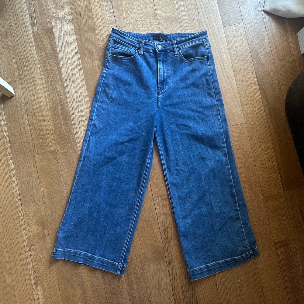 Blue Cropped Ankle Jeans with Wide-Leg Design 11/30